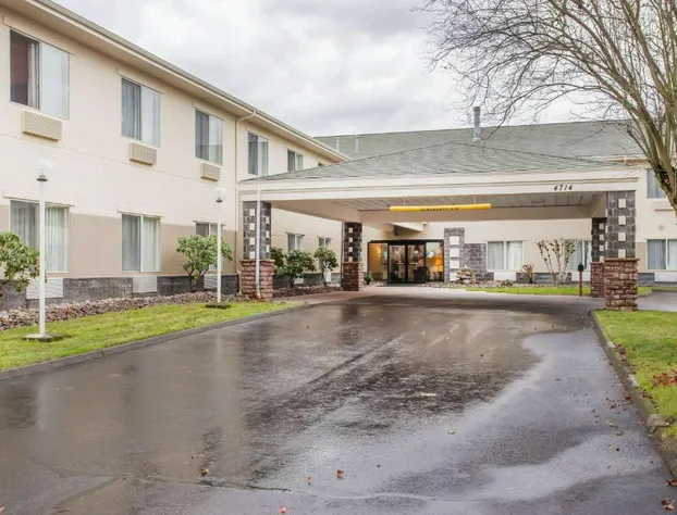 Comfort Suites Near Vancouver Mall hotel detail image 4