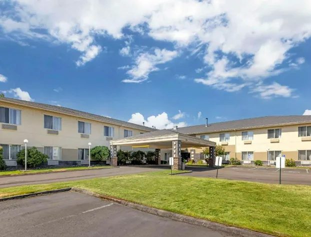 Comfort Suites Near Vancouver Mall hotel detail image 1