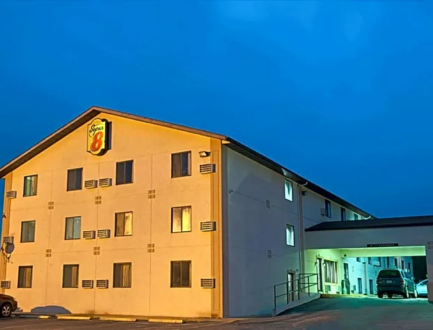 Super 8 by Wyndham Eureka/Six Flags Nearby hotel detail image 1