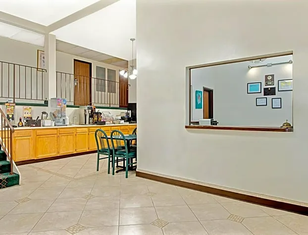 Super 8 by Wyndham Eureka/Six Flags Nearby hotel detail image 2