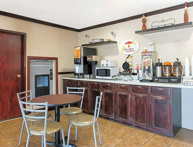 Super 8 by Wyndham Fenton/St. Louis Area hotel detail image 4