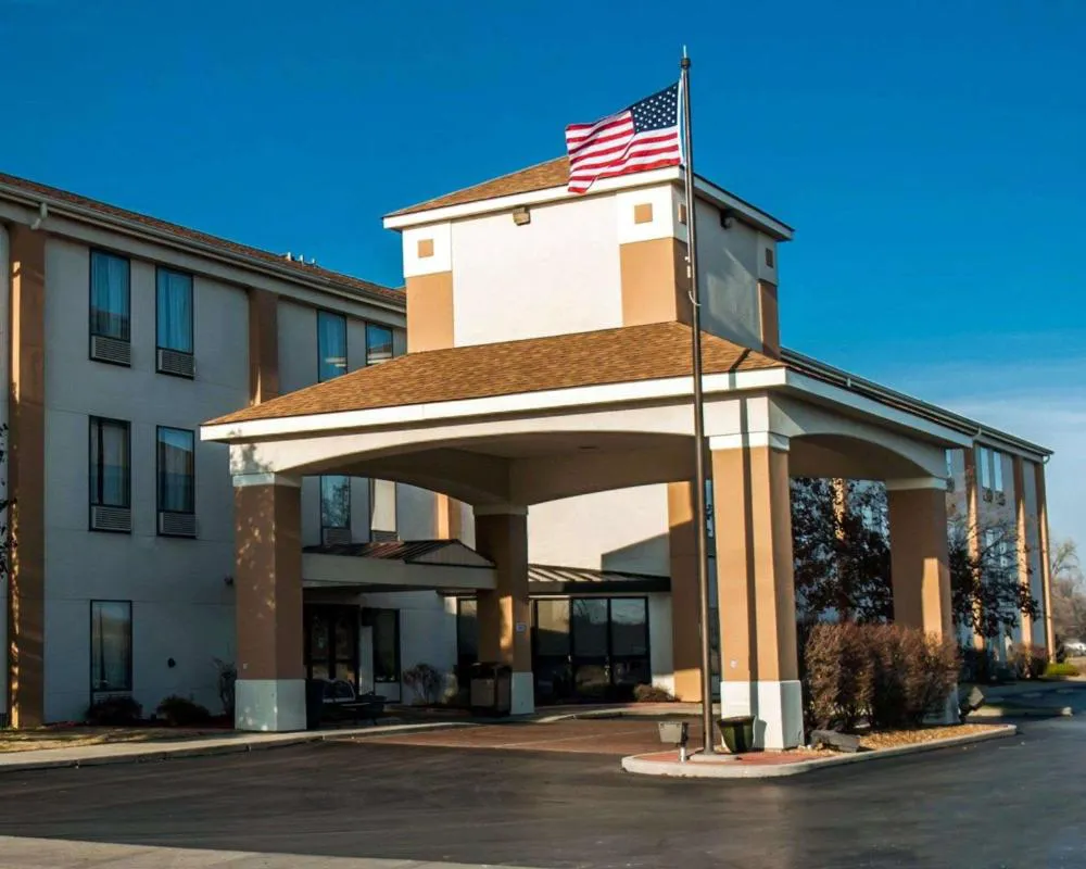 Quality Inn & Suites near St. Louis and I-255 hotel hero