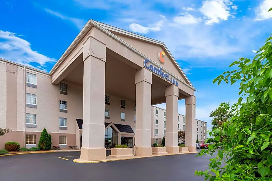 Comfort Inn St. Louis - Westport Event Center hotel hero