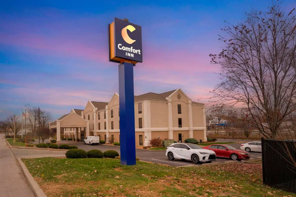 Comfort Inn Near Six Flags St. Louis hotel hero