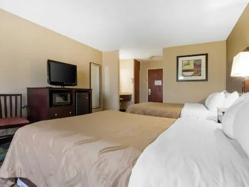 Quality Inn & Suites Arnold hotel detail image 3