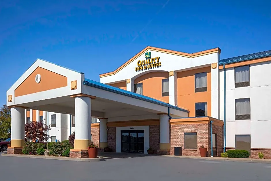 Quality Inn & Suites Arnold hotel hero