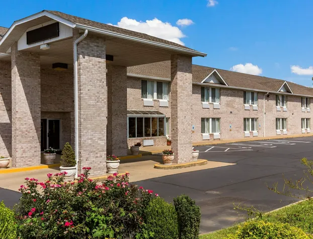 Econo Lodge Inn & Suites Fairview Heights - St. Louis hotel detail image 1