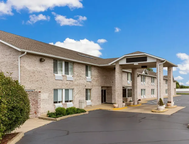 Econo Lodge Inn & Suites Fairview Heights - St. Louis hotel detail image 2