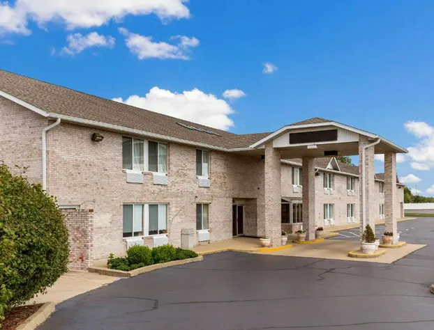 Econo Lodge Inn & Suites Fairview Heights - St. Louis hotel detail image 1