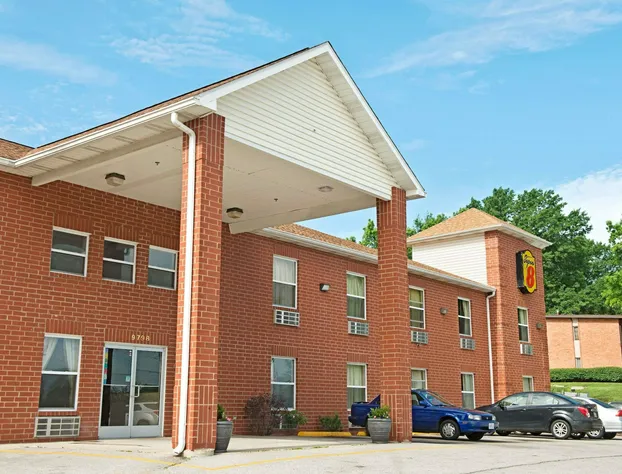 Super 8 by Wyndham St. Louis Airport hotel detail image 1