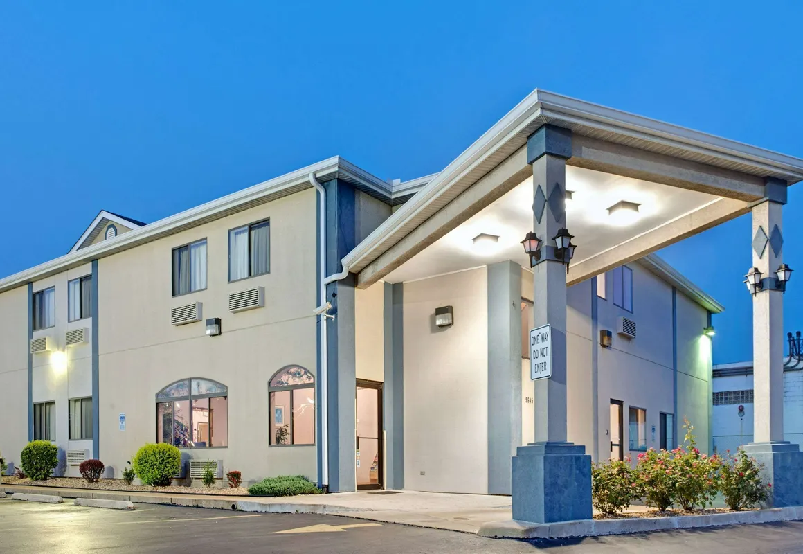 Travelodge by Wyndham St. Louis hotel hero