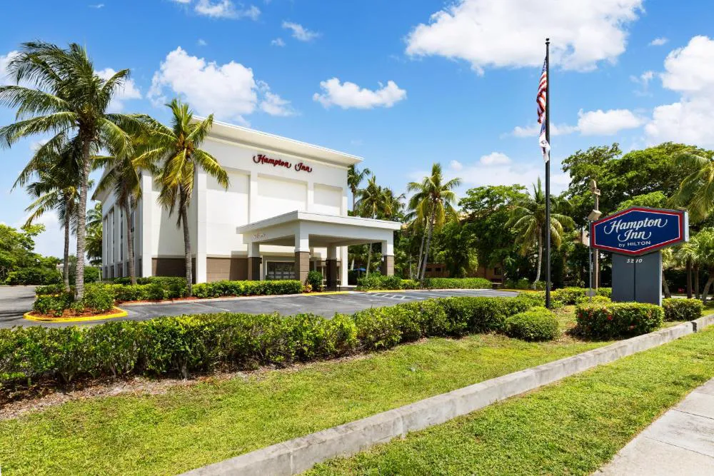 Hampton Inn Naples Central hotel hero