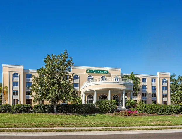 La Quinta Inn & Suites by Wyndham Sarasota Downtown hotel detail image 2