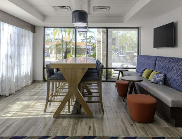 Hampton Inn Sarasota - I-75 Bee Ridge hotel detail image 2