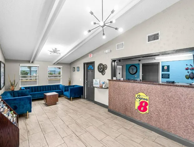 Super 8 by Wyndham Lantana West Palm Beach hotel detail image 4