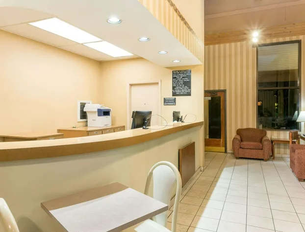 Super 8 by Wyndham Riviera Beach West Palm Beach hotel detail image 1