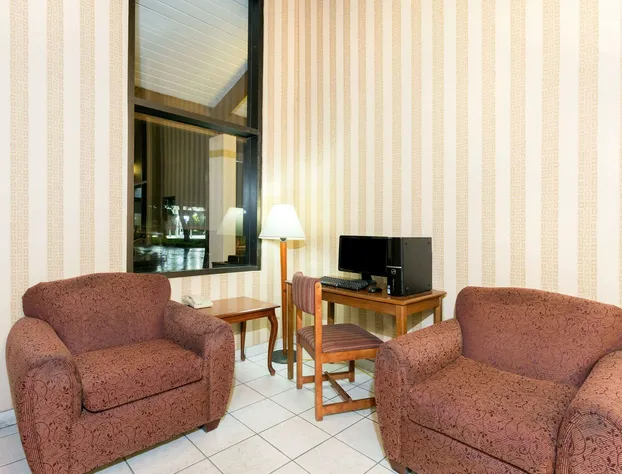 Super 8 by Wyndham Riviera Beach West Palm Beach hotel detail image 2