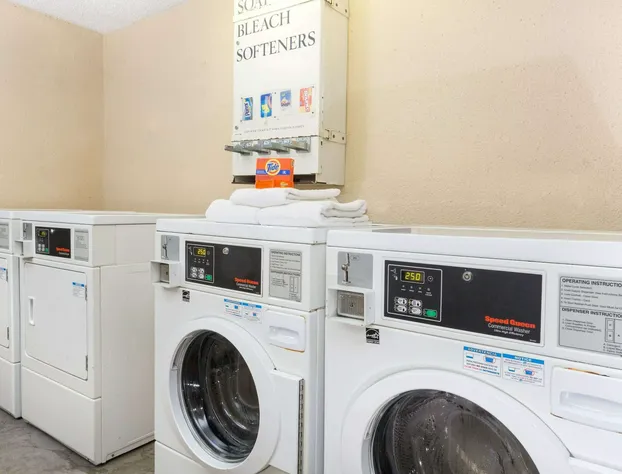 Super 8 by Wyndham Riviera Beach West Palm Beach hotel detail image 3