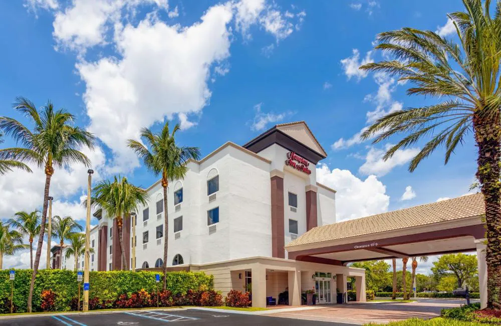 Hampton Inn & Suites Wellington hotel hero