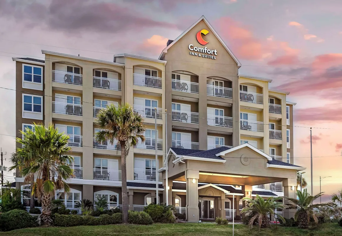 Comfort Inn & Suites hotel hero