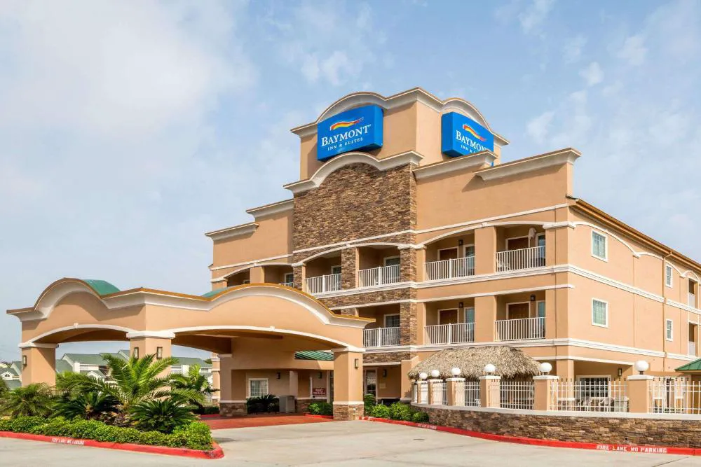 Baymont by Wyndham Galveston hotel hero