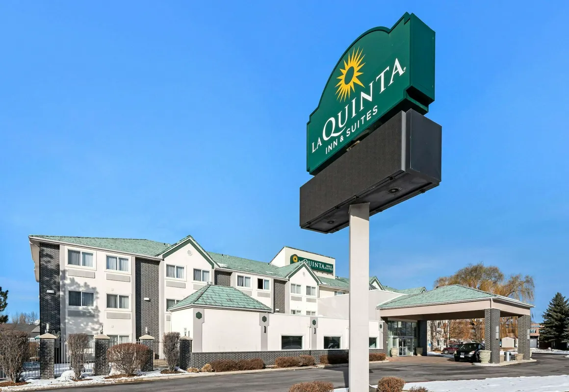 La Quinta Inn & Suites by Wyndham Logan hotel hero