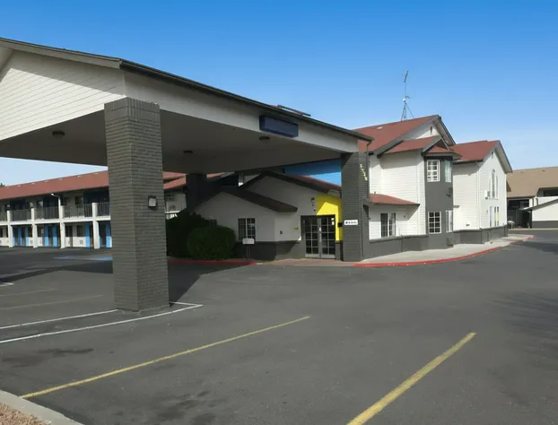 Days Inn & Suites by Wyndham Flagstaff Near University hotel detail image 1