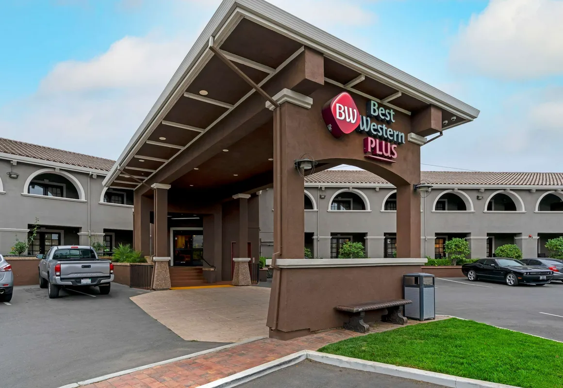 Best Western Plus Brookside Inn hotel hero