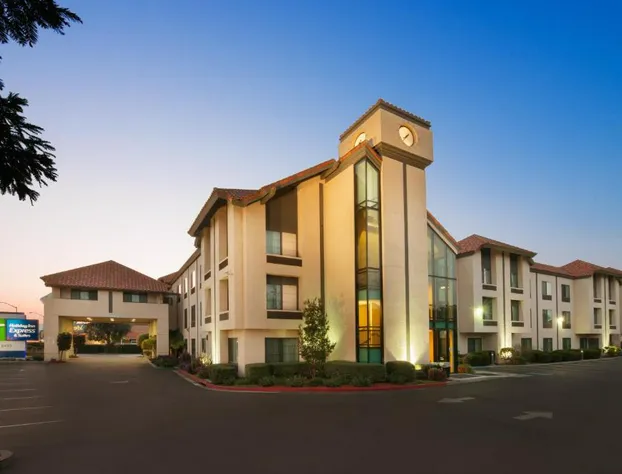 Holiday Inn Express & Suites Santa Clara-Silicon Valley by IHG hotel detail image 3