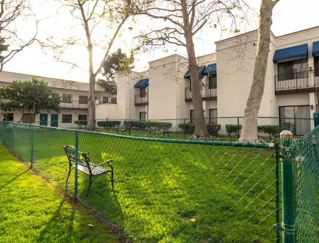Oxford Suites Pismo Beach hotel detail image 1