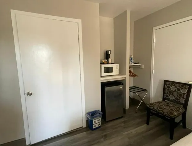 University Inn hotel detail image 4