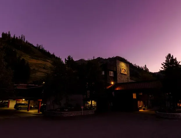 Red Wolf Lodge at Olympic Valley hotel detail image 1