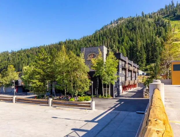 Red Wolf Lodge at Olympic Valley hotel detail image 4