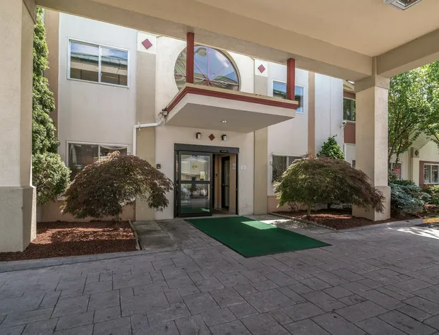 Quality Inn & Suites Lexington hotel detail image 3