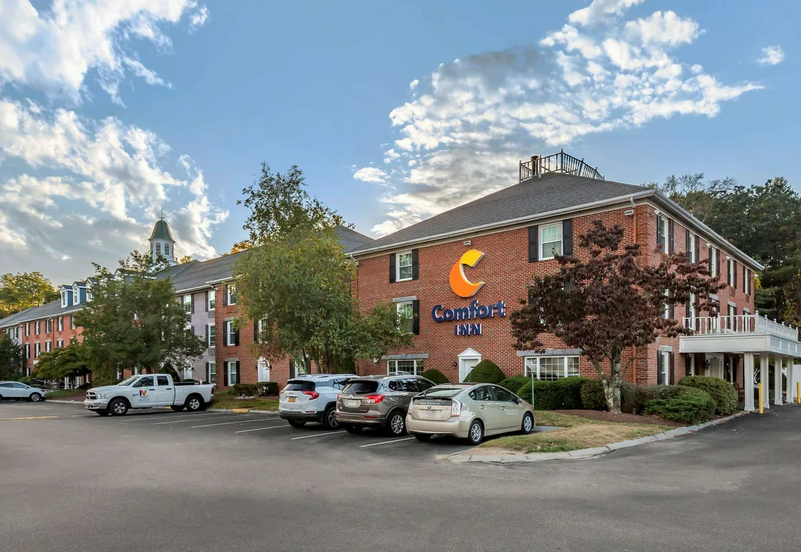 Comfort Inn Foxboro – Mansfield hotel hero