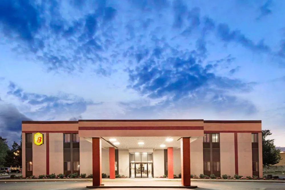 Super 8 by Wyndham Brockton hotel hero