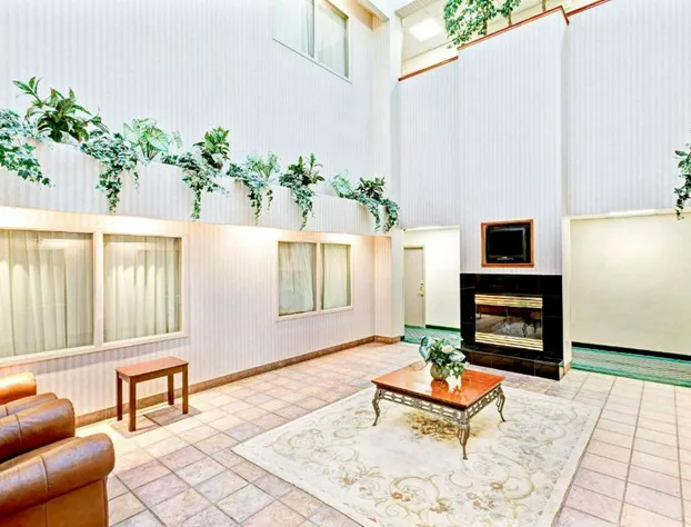 Super 8 by Wyndham Brockton hotel detail image 1