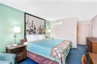 Super 8 by Wyndham Brockton hotel detail image 2