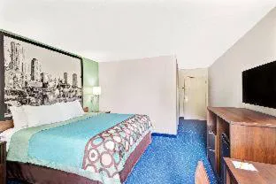 Super 8 by Wyndham Brockton hotel detail image 3