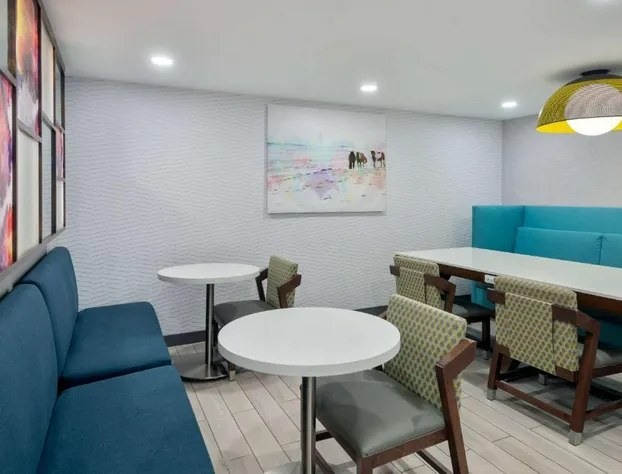 Hampton Inn Salisbury hotel detail image 2