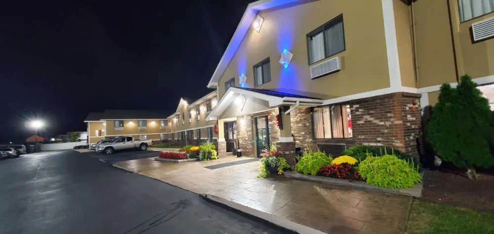 Super 8 by Wyndham Sterling Heights/Detroit Area hotel detail image 2