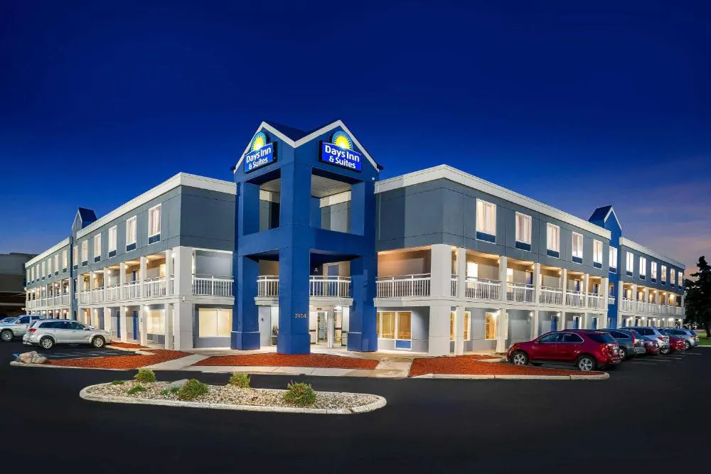 Days Inn & Suites by Wyndham Warren hotel hero