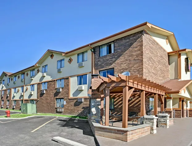 Super 8 by Wyndham Roseville/Detroit Area hotel detail image 2