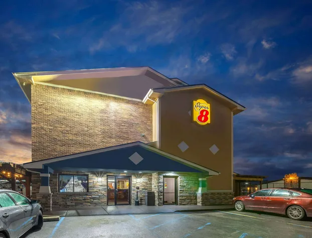 Super 8 by Wyndham Roseville/Detroit Area hotel detail image 3