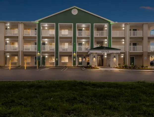 HomeTowne Studios by Red Roof Detroit - Livonia hotel detail image 2