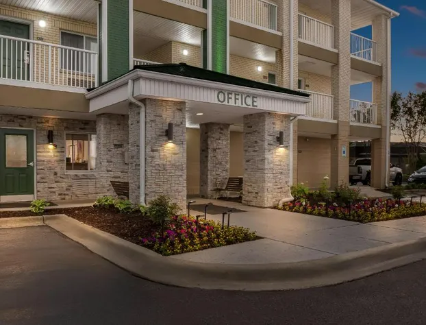 HomeTowne Studios by Red Roof Detroit - Livonia hotel detail image 1