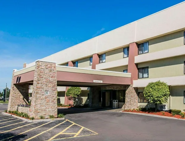 Quality Inn & Suites Warren - Detroit hotel detail image 2