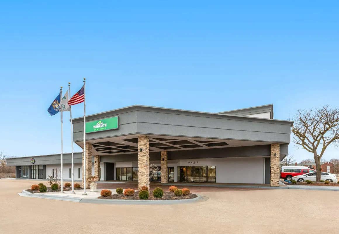 Wingate by Wyndham Troy hotel hero