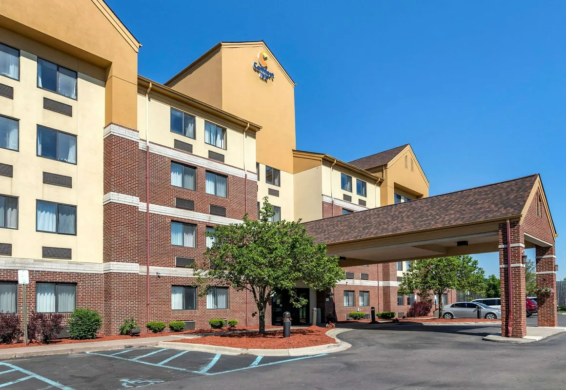 Comfort Inn Detroit/Warren Sterling Heights hotel hero