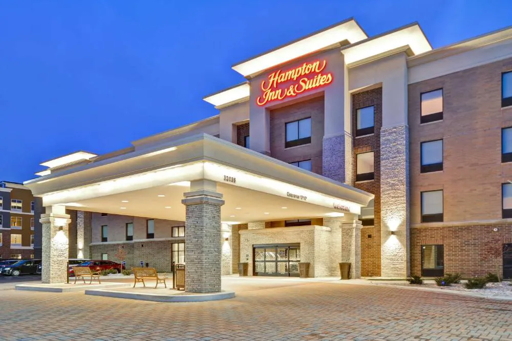 Hampton Inn & Suites Detroit/Warren hotel hero